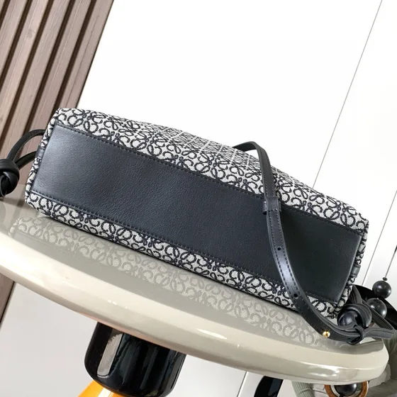 Loewe Flamenco Clutch Gray/สีดำ Clutch