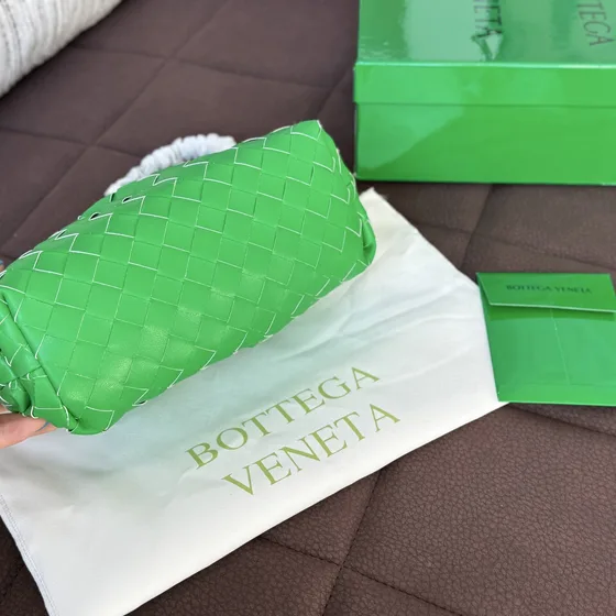 Bottega Veneta Mini Pouch Xanh lá Clutch