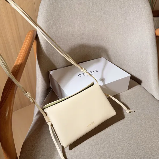 Celine Triomphe Off-Weiß Crossbody