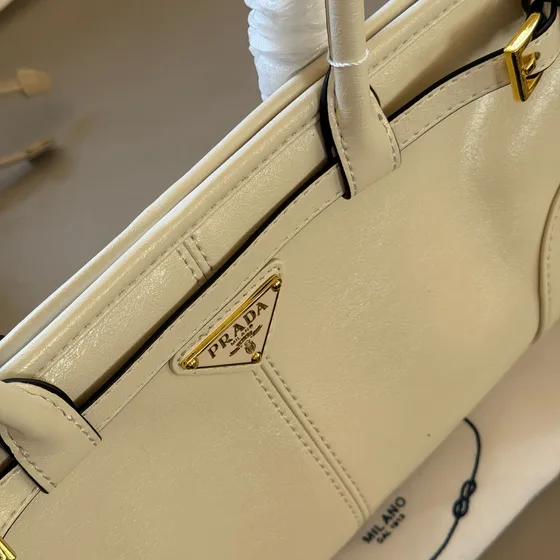 Prada Soft Lux Off-Hvid Tophåndtag