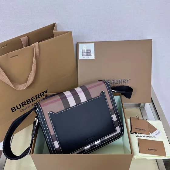 Burberry Alfred Check Bolsa mensageira Dark Birch Marrom Check Crossbody