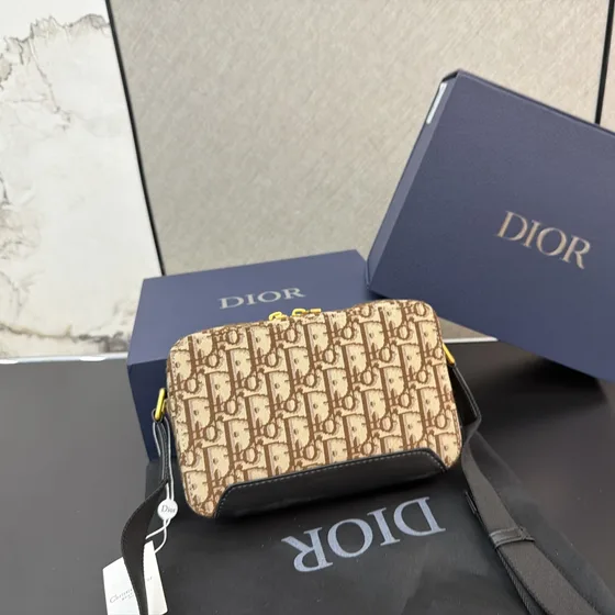 Dior Dior Hit The Road Camera Bag สีครีม And สีน้ำตาล Crossbody