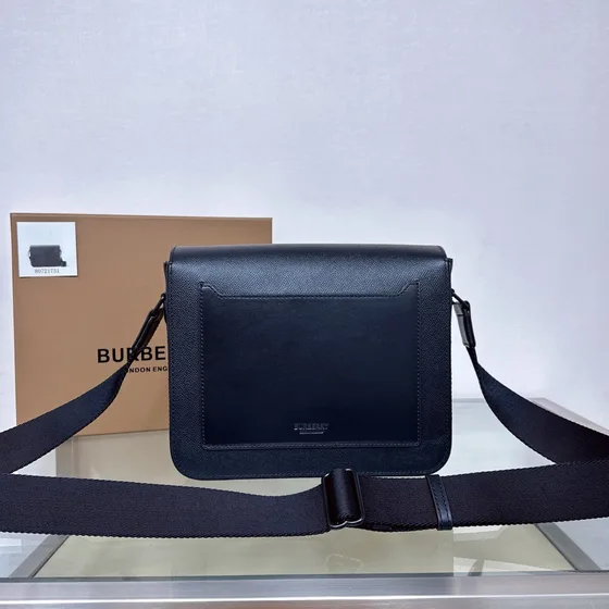 Burberry Tb Grainy جلد Messenger Bag أسود Crossbody