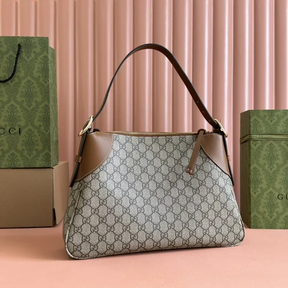 Gucci Gg Emblem Medium Schoudertas Beige/Bruin Schoudertas