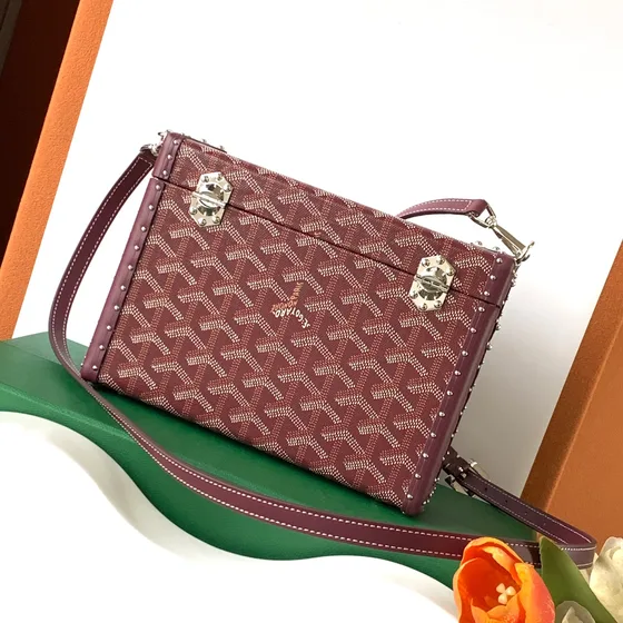 Goyard Cassette Trunk Bag Bordeauxrood Crossbody