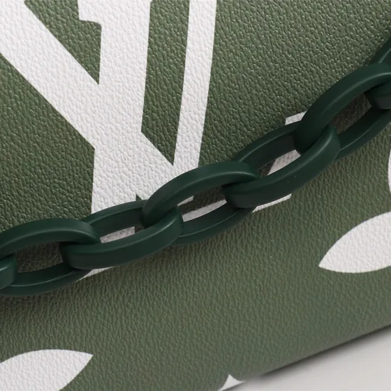 Louis Vuitton Toiletry Etui On Chain Grün Crossbody