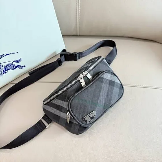 Burberry Grå Check 27 x 7 x 14cm crossbody