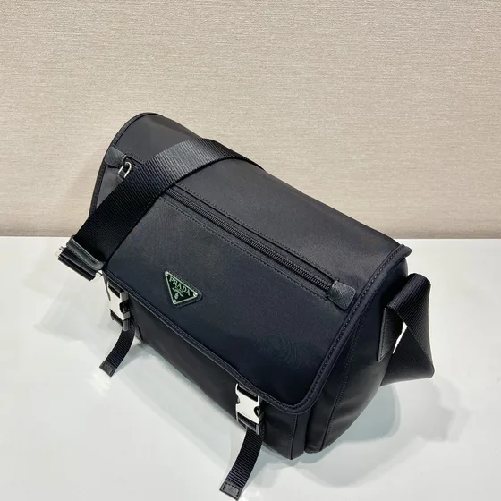 Prada Nylon Bolsa mensageira Preto Crossbody