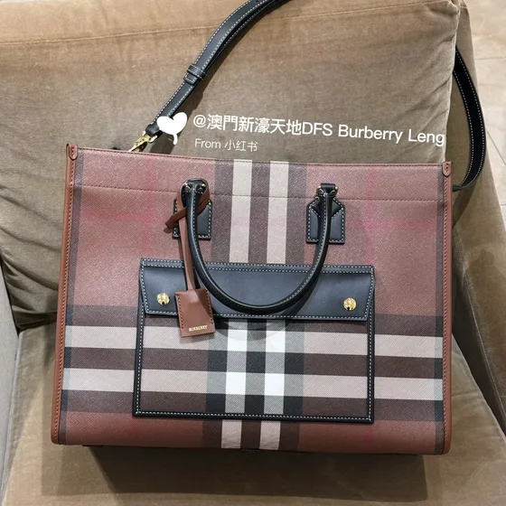 Burberry Check And หนัง Freya Tote สีครีม/Birch สีน้ำตาล Tote Bag