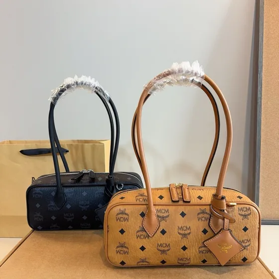 MCM Aren Boston Bag In Visetos Cognac Marron Anse supérieure