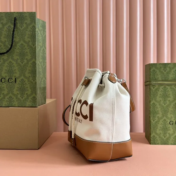 Gucci Gucci Print Drawstring Bolso cubo Blanco/Marrón Crossbody