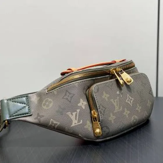 Louis Vuitton M26933 Monogram Surplus 15 x 8 x 30 cm casual