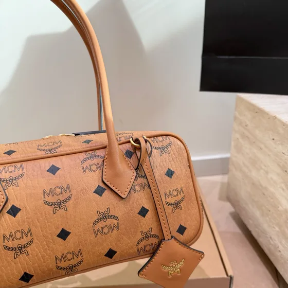 MCM Aren Boston Bag In Visetos Cognac Alça superior
