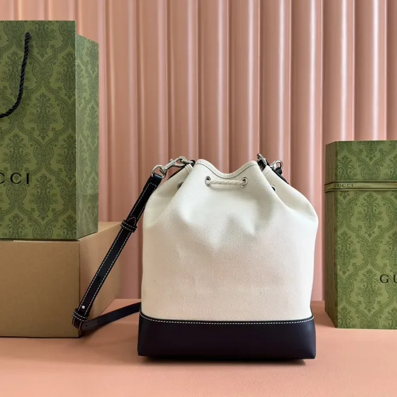 Gucci Gucci Print Drawstring Spandtasketur Off Hvid/Dark Blå Crossbody