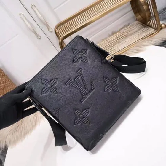 Louis Vuitton messenger Black Monogram Empreinte 26x28x5cm