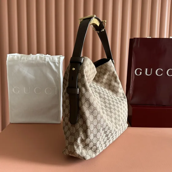 Gucci Gg Lona Hobo Bolsa de ombro Bege Marrom Hobo
