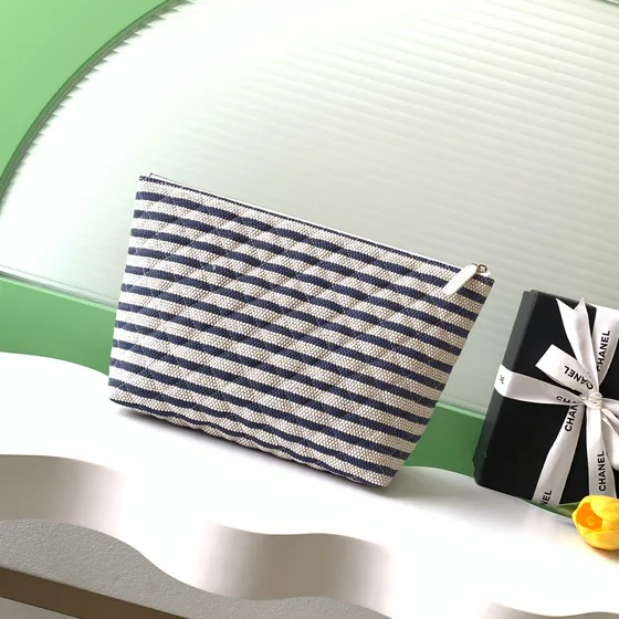 Chanel Quilted Striped Estuche Azul marino And Blanco Riñonera