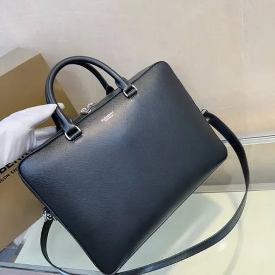 Burberry Briefcase Hitam kulit berbutir 37x9x27cm business
