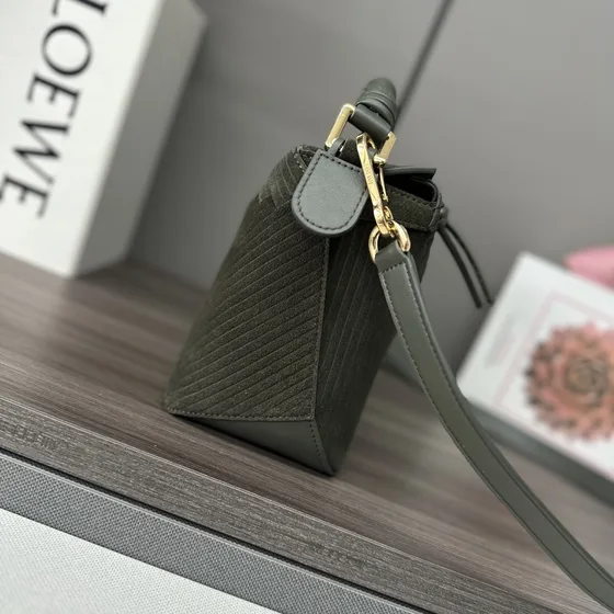 Loewe Puzzle Edge Small Bag Dark Olive สีเขียว Crossbody