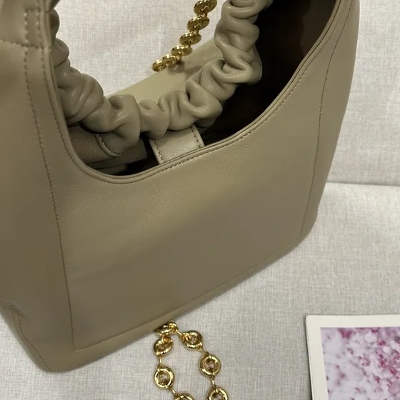 Loewe Squeeze Bag Olive Henkel