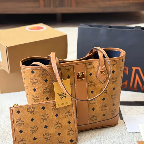 MCM Toni Visetos Cognac Bruin Tote tas