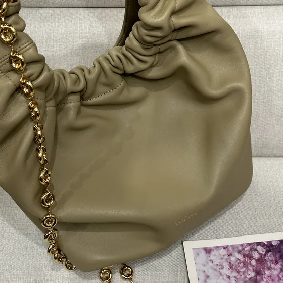 Loewe Squeeze Bag Olive Henkel