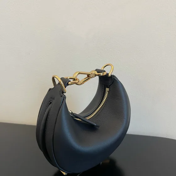 Fendi Kulit Moon Bag Hitam Hobo