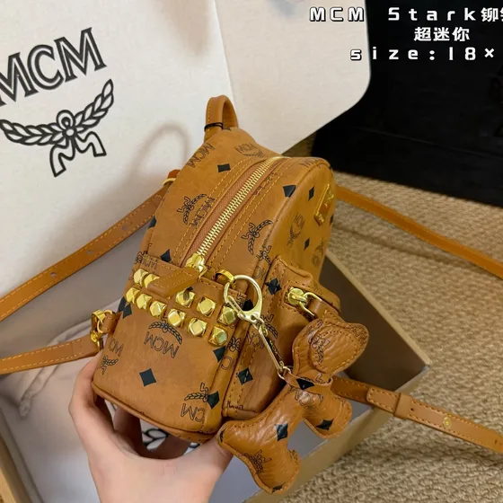 MCM Stark Side Studs Mini Mochila Cognac 18cm Mochila