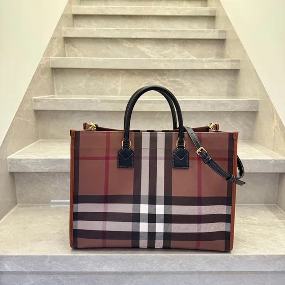 Burberry Freya Tote Birch Marron Check Sac cabas