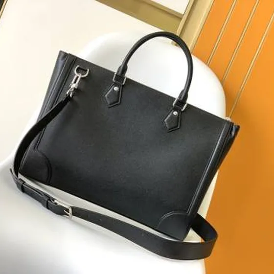 Louis Vuitton M30810 Preto Taiga couro 40 x 29 x 4 cm business