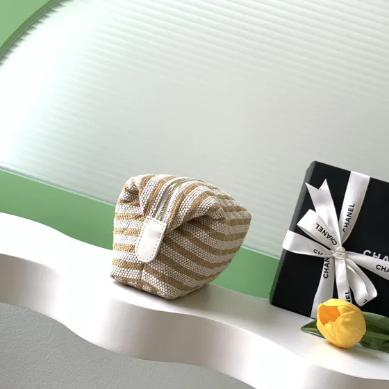 Chanel Quilted Striped Cosmetic Pouch สีครีม สีขาว Clutch