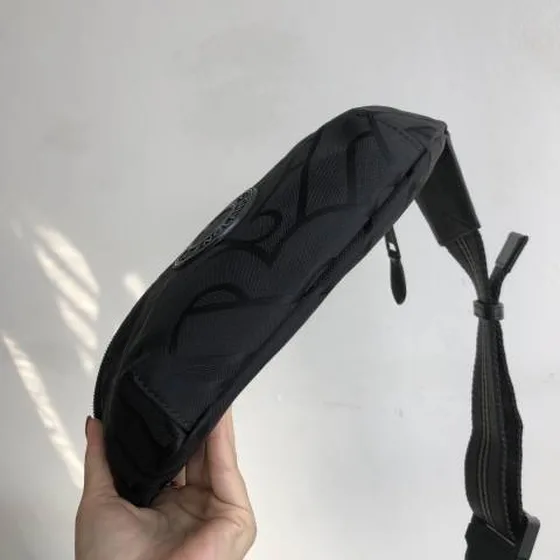 Burberry Hitam 34x14x5cm casual
