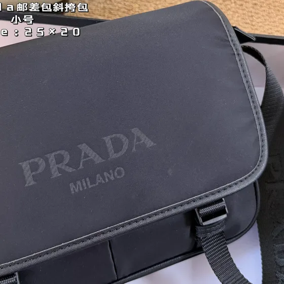 Prada Nilon Messenger Bag Hitam 25×20 Crossbody