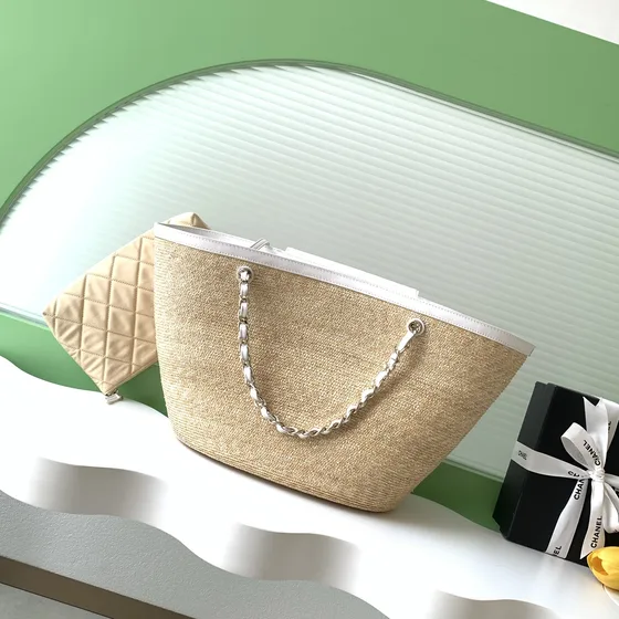 Chanel Large Straw Basket Bag Beige And Weiß Schultertasche