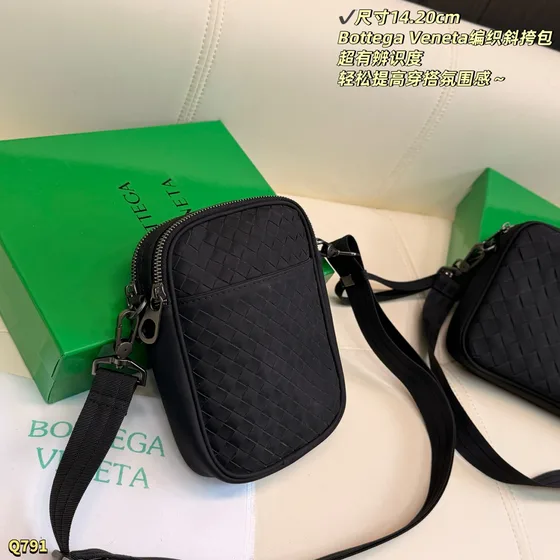 Bottega Veneta Intreccio Nylon Crossbody Pochette Noir 14*20cm Crossbody