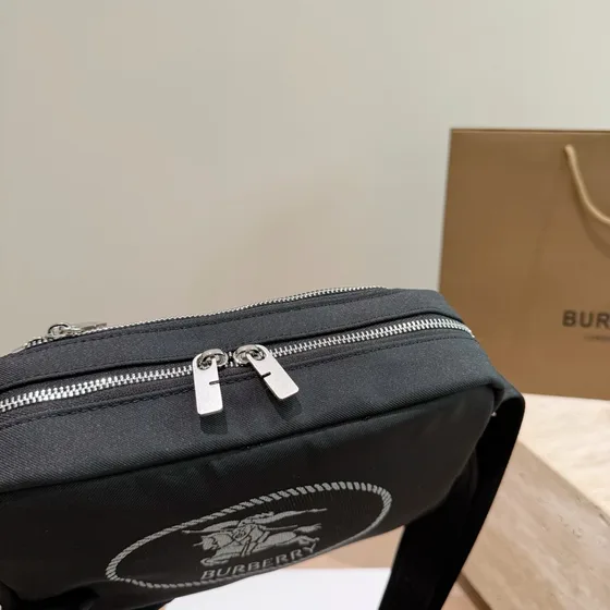 Burberry Ekd Logo Nylon Bolsa transversal Preto Crossbody