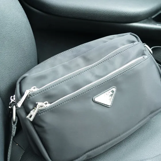 Prada Nylon Crossbody-Tasche Grau Crossbody