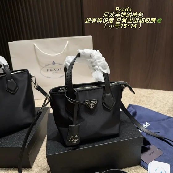 Prada Nylon Manico Borsa a tracolla Nero Crossbody