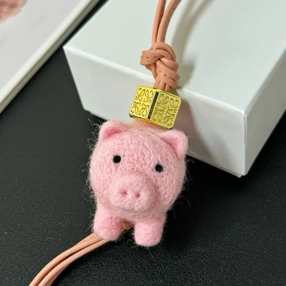 Loewe Pig Charm Roze Etui