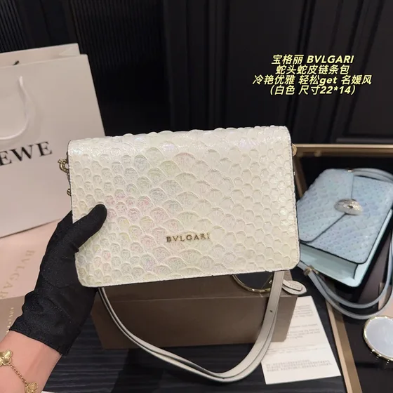 Bvlgari Serpenti Forever Shoulder Bag White 22 14cm Shoulder Bag