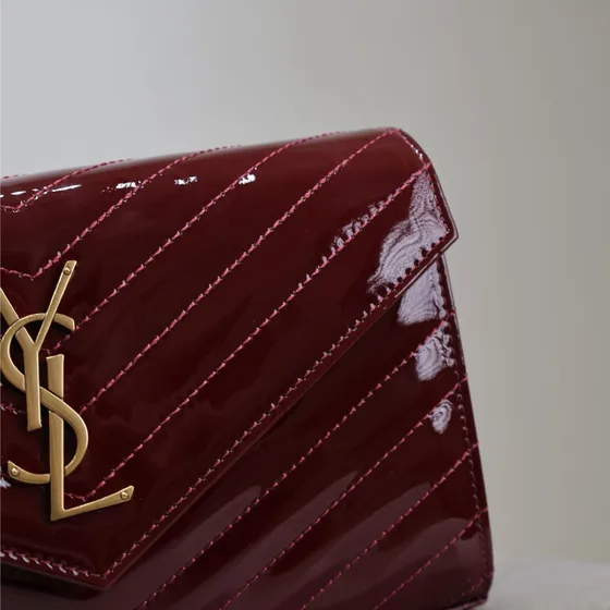 YSL Cassandre Matelassé Chain Carteira Bordô Woc