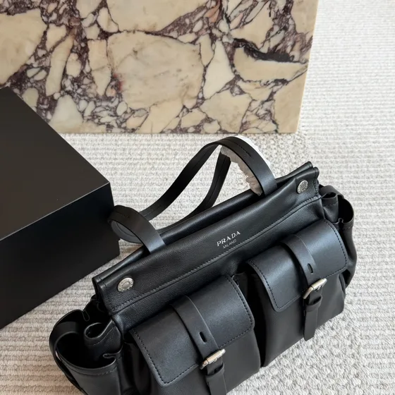 Prada Soft Sound Kulit Shoulder Bag Hitam Shoulder Bag
