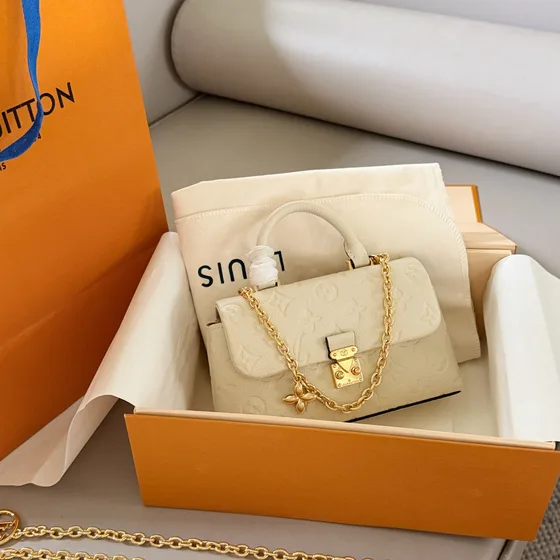 MCM Nano Madeleine أبيض Top Handle