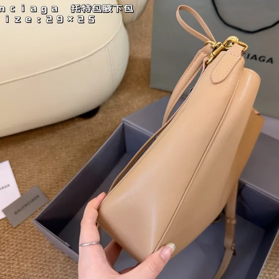 Balenciaga Rodeo Shoulder Bag Beige 29×25cm Shoulder Bag