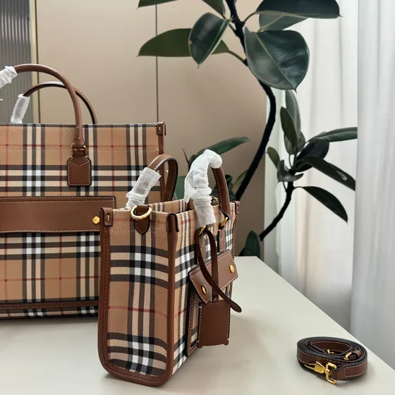 Burberry Freya Tote Vintage Check Brown Tote Bag