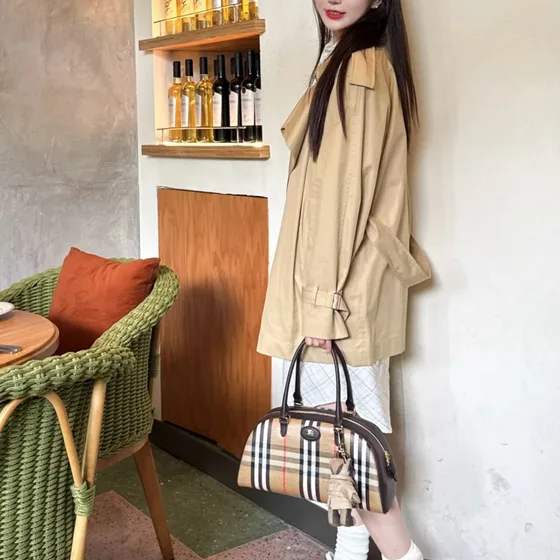 Burberry Vintage Check Large Bowling Bag Beige/Coklat Shoulder Bag