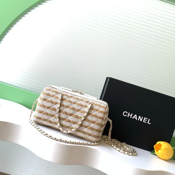 Chanel Striped Quilted Camera Case Beige Wit Striped Schoudertas