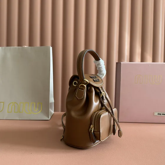 Miu Miu Skinn Bøtteveske With Tophåndtak Brun Tophåndtak