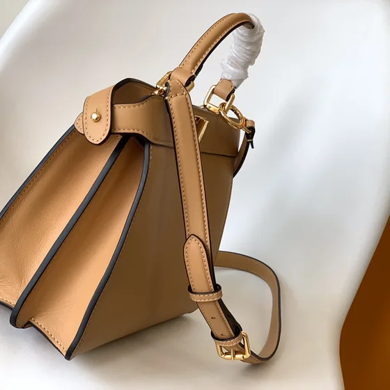 Fendi Peekaboo Iseeu Small Beige Top Handle
