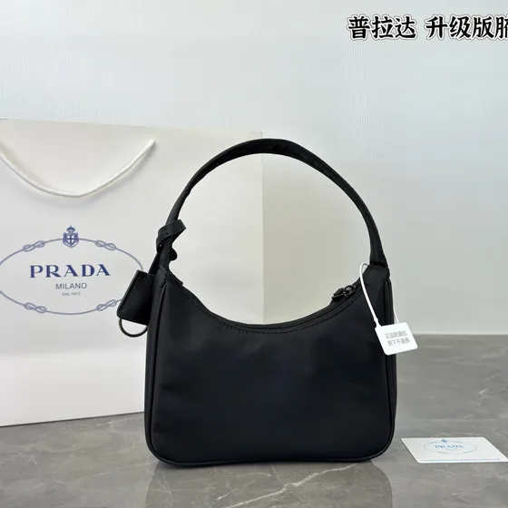 Prada Re-Edition 2000 Hobo Mini Bag Schwarz Hobo